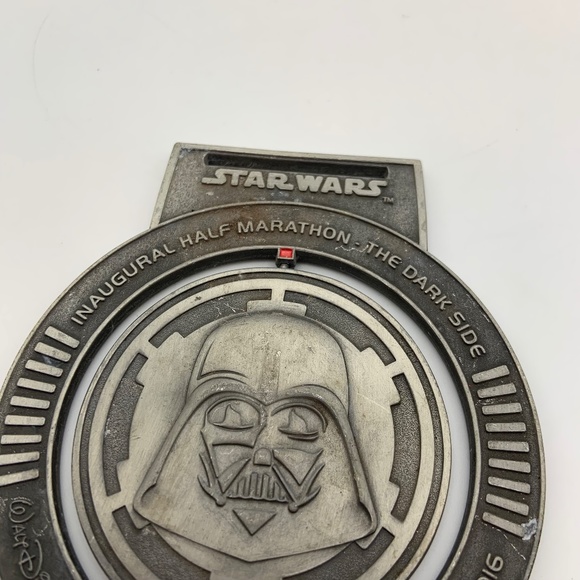 Disney World Star Wars Inaugural Half Marathon The Dark Side April 2016 Medal - Picture 5 of 11